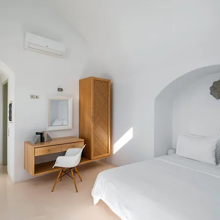 Cliff Side Hotel Fira (Santorini)