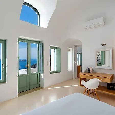 Cliff Side Hotel Fira (Santorini)