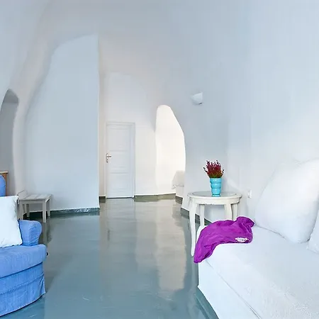 كليف سايد سويتس 4* ثيرا