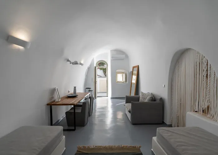 Cliff Side Hotel Fira (Santorini)