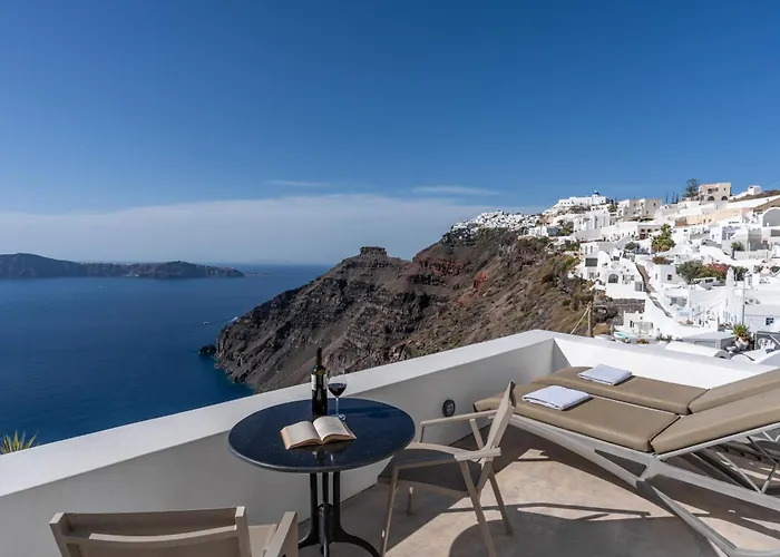 Cliff Side Hotel Firá