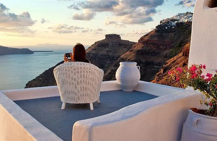 Cliff Side Hotel Firá