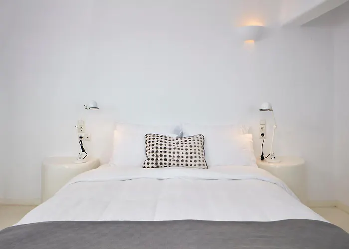 Cliff Side Hotel Fira (Santorini)