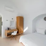Cliff Side Отель Тира