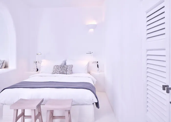 Cliff Side Hotel Fira (Santorini)